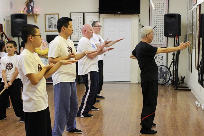 Sifu Elmond Leung teaching a Wing Tsun class in 2014